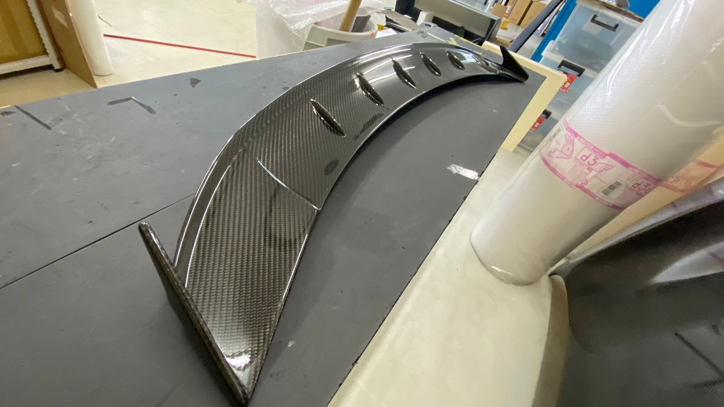 トヨタ GRヤリス ドライカーボン製 トランクスポイラー