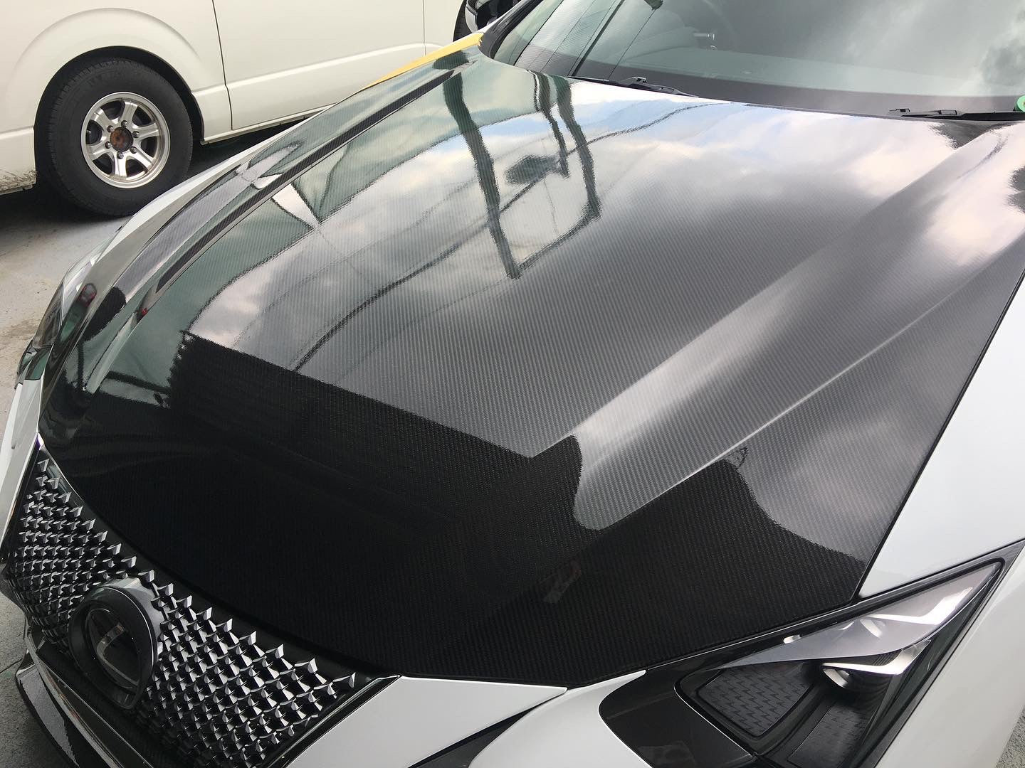 LC500 Dry Carbon Bonnet